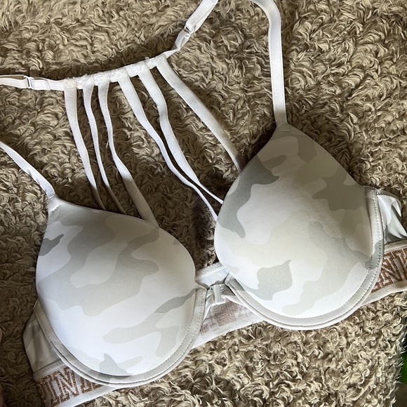 PINK Victoria's Secret Other - Victoria's Secret PINK White Grey Camouflage Front Clasp Everywhere Push-up Bra